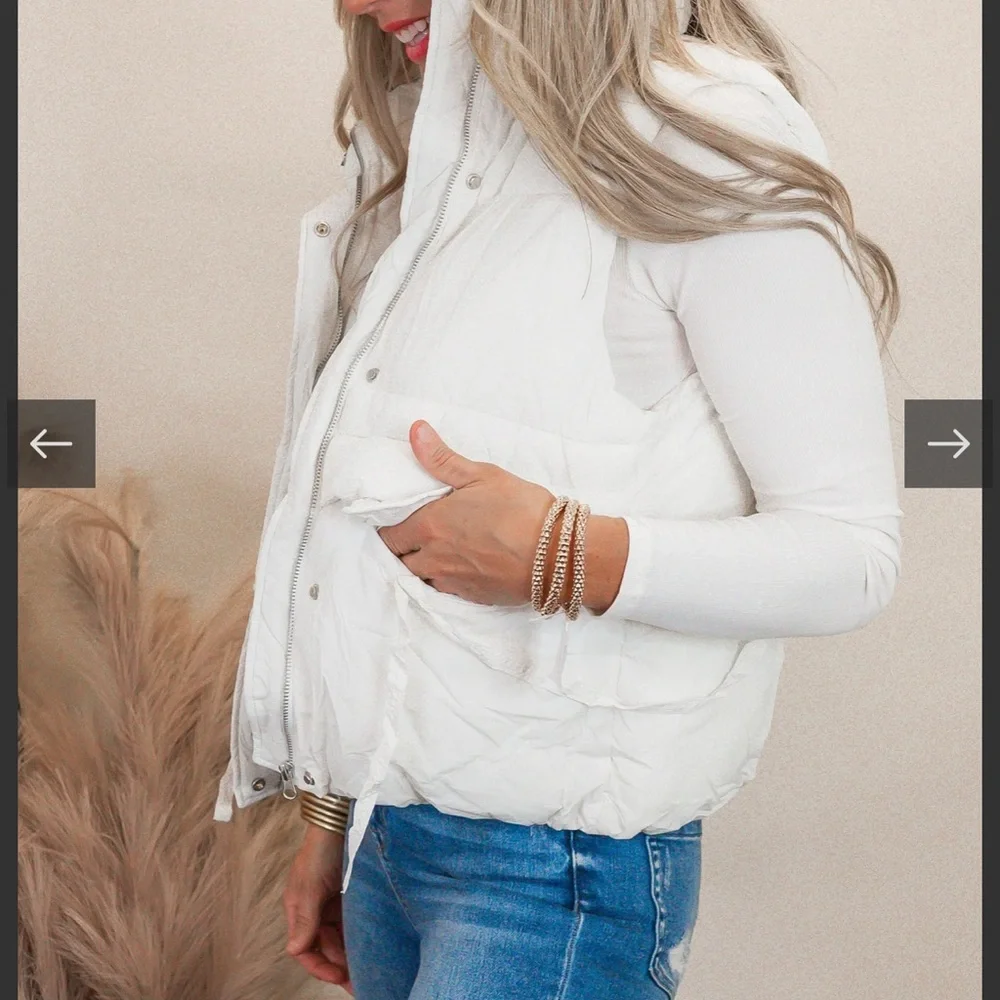 HYFVE Women's White Puffer Vest, size large. Excellent condition - Picture 1 of 7